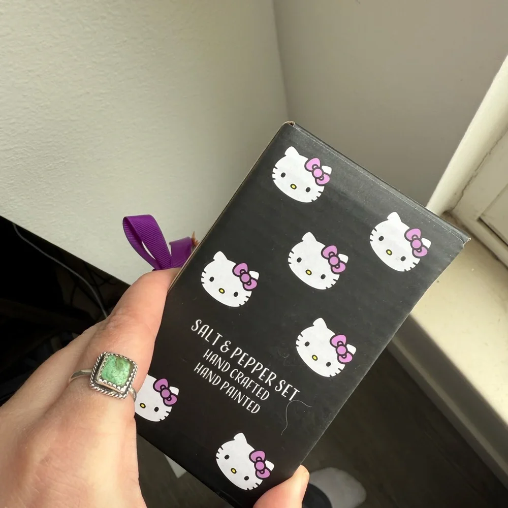 New in box Hello Kitty Halloween Figurines Set Salt & Pepper Shakers